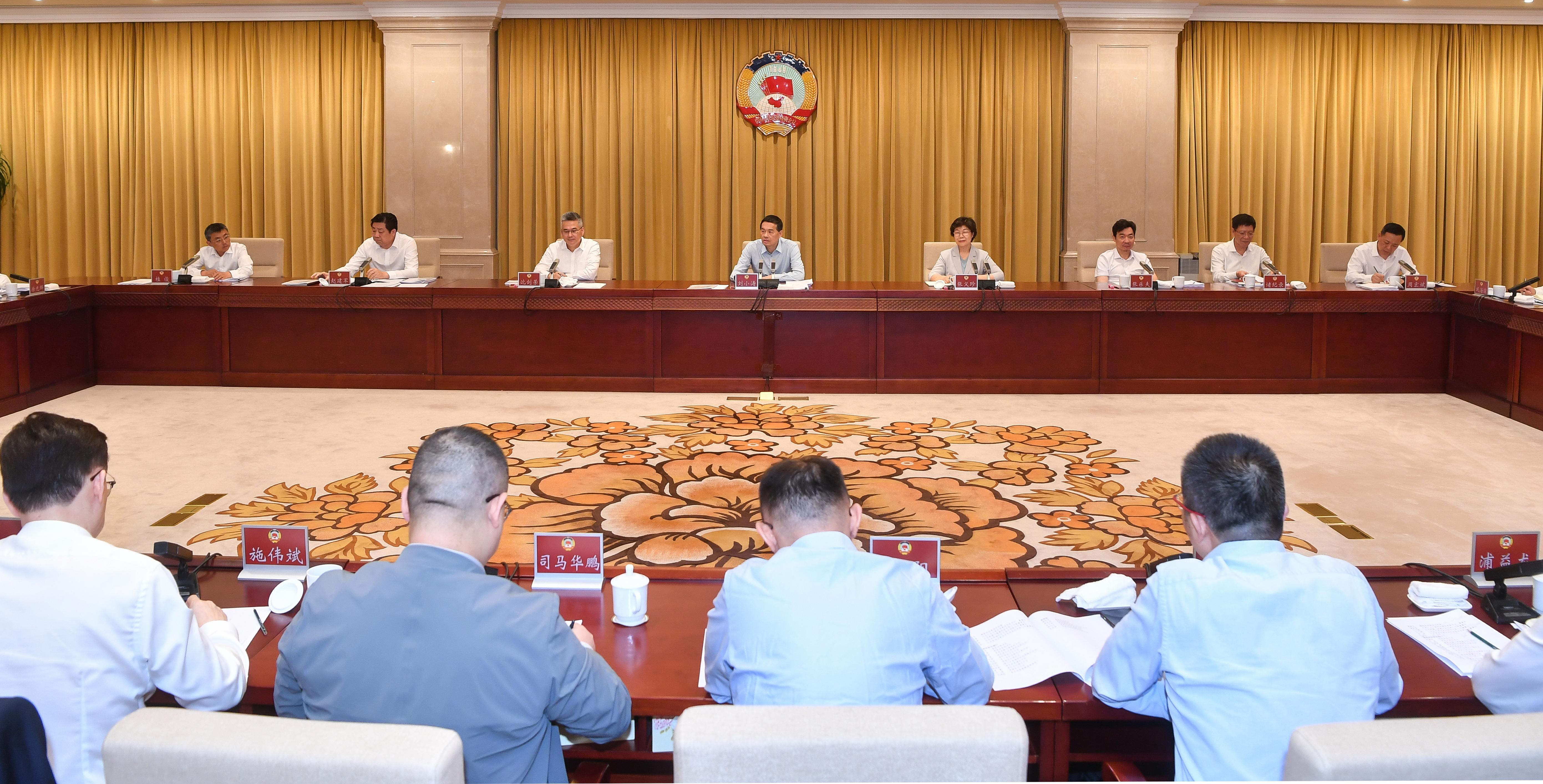 政协协商座谈会(1).jpg